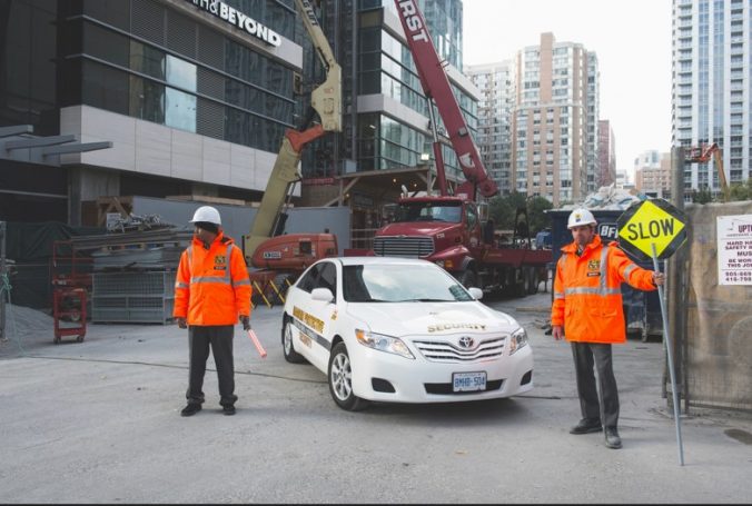 reasons you need to hire an experienced traffic signaling guard for road works